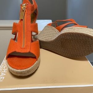 MICHAEL KORS WEDGESSSSSSSS. BRAND NEW NEVER WORN.